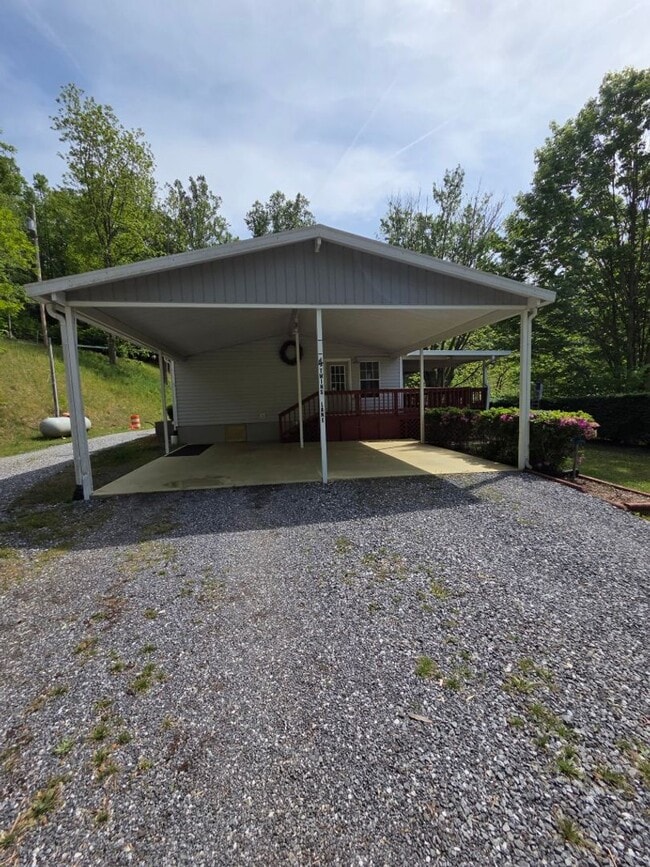 Building Photo - $1,800 - 3 Bedroom 3 Bathroom Unfurnished Home in Tatham Mountain Park
