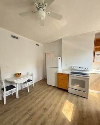 Foto del edificio - 58 Aspinwall Ave