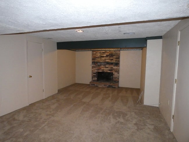 Building Photo - 7604 N Olive St