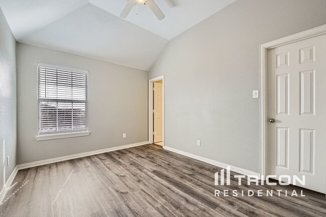 Foto del edificio - 2785 Greenway Dr