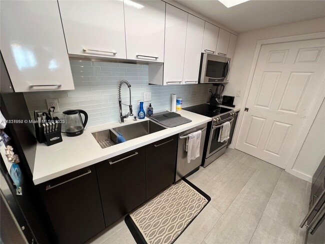 Foto del edificio - 9805 NW 52nd St