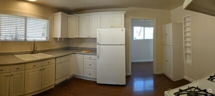 Building Photo - 127 Beresford Ave