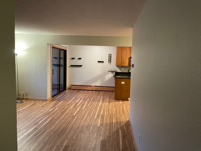 Pasillo - 2530 1st Ave S