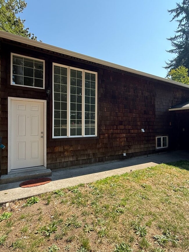 Building Photo - 8721 Shadow Wood Dr