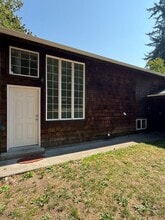 Building Photo - 8721 Shadow Wood Dr