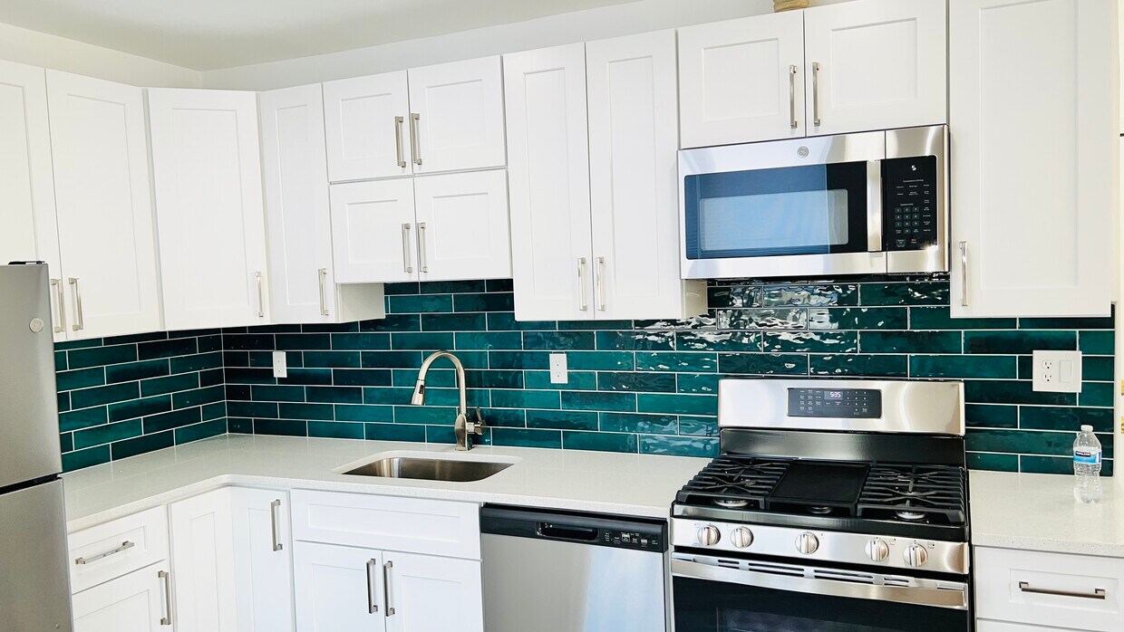 Foto principal - 5406 Kennedy Blvd W