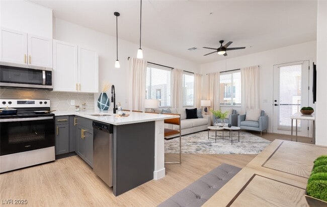 Foto del edificio - 100 E Warm Springs Rd