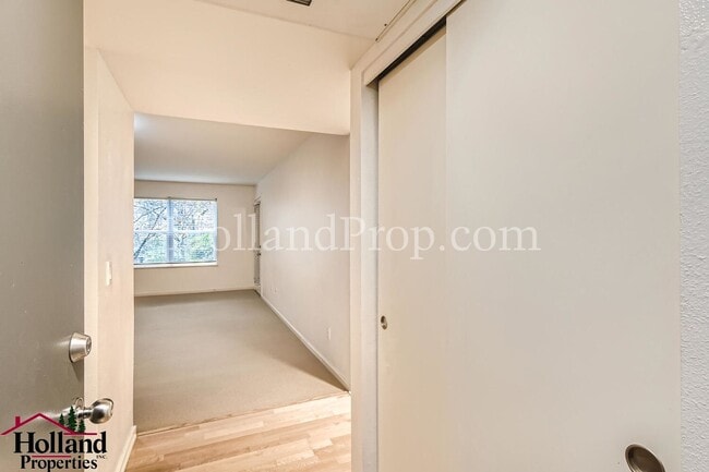 Building Photo - Charming 1-Bedroom Apartment in the Heart ...