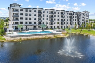 Building Photo - Evergreen Pine Island