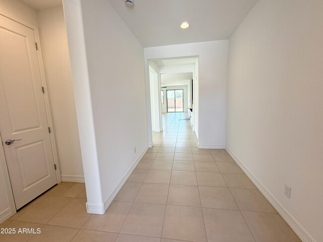 Building Photo - 17017 W Shangri La Rd