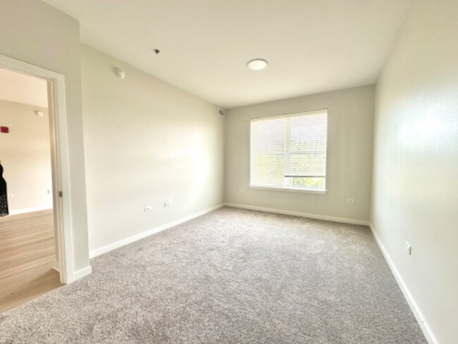 Foto del edificio - 450 Warrenville Rd
