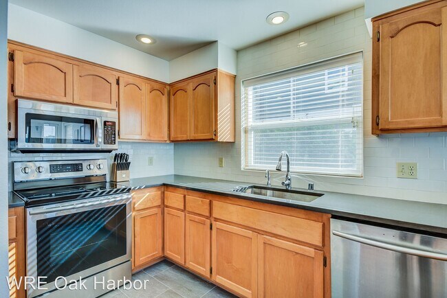 Building Photo - 2 br, 2 bath House - 1771 SE 10th Ave #101