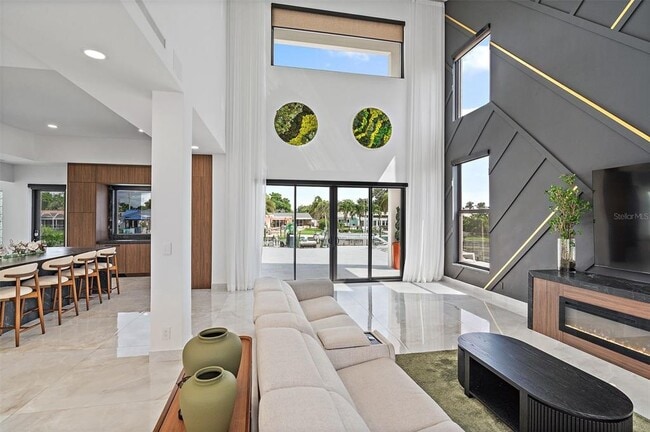 Foto del edificio - 585 Dolphin Ave SE