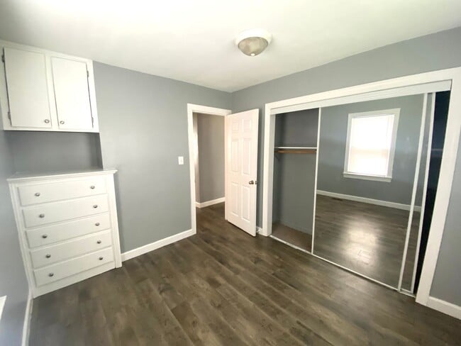 Building Photo - 2 Bedroom, 1 Bathroom Home in Peoria!