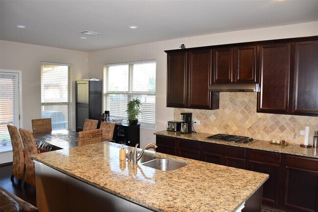 Foto del edificio - 620 Purtis Creek Ln