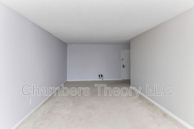 Building Photo - 2300 Pimmit Dr