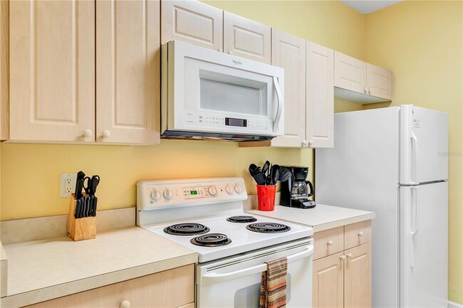 Building Photo - 2306 Silver Palm Dr