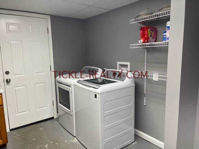 Foto del edificio - 429-431 Taylor Road