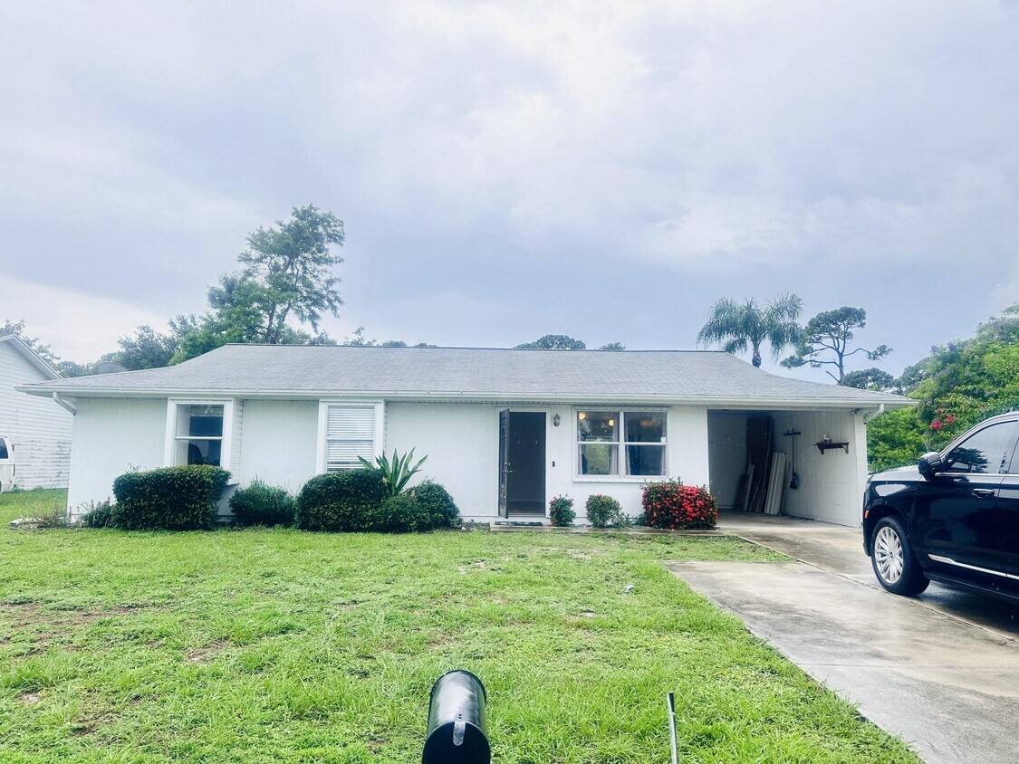 Primary Photo - 1850 SE Burgundy Ln