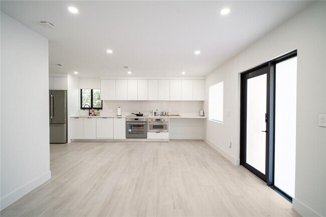 Foto del edificio - 3668 SW 26th St