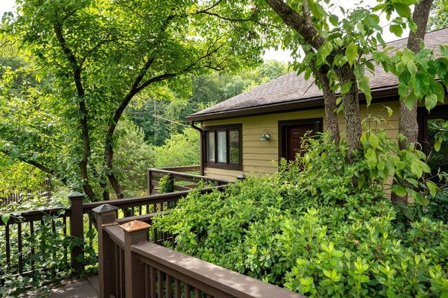 Building Photo - 1285 Branchlands Dr