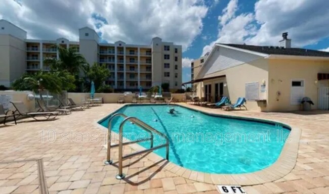Foto del edificio - 1200 Country Club Dr