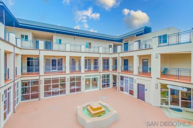 Foto del edificio - 7514 Girard Ave