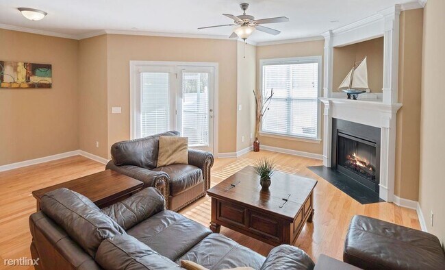 Building Photo - 3 br, 2.5 bath Townhome - 3503 Provost St
