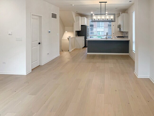 Building Photo - 2326 Venture Dr