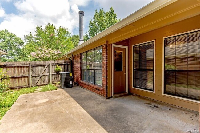 Foto del edificio - 189 S Burbank Dr