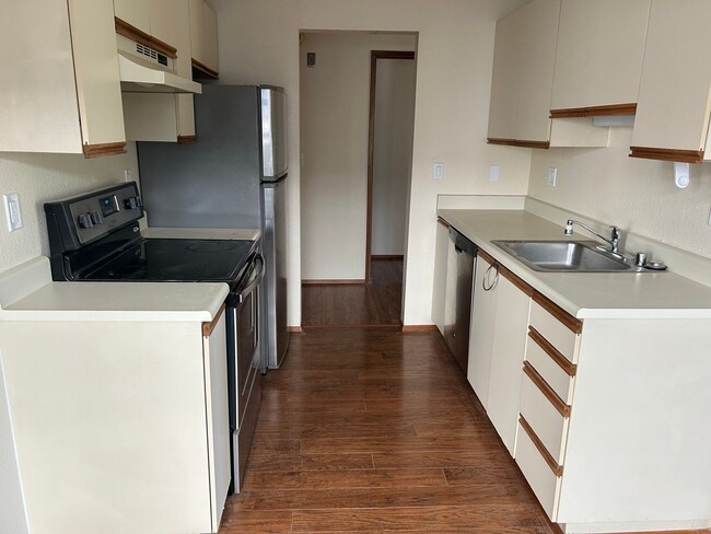 Building Photo - Lovely 2 Bedroom/2 Bath Condo in Bitter La...