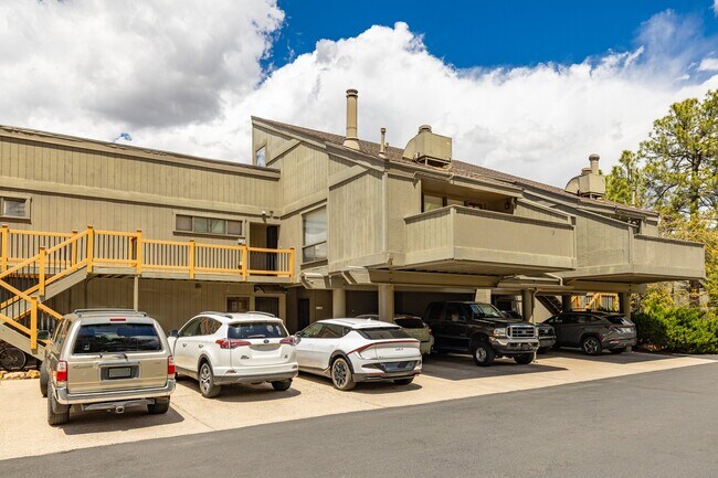 Building Photo - 2600 Valley View Dr