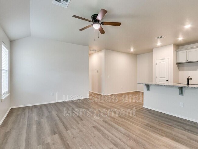 Foto del edificio - 10714 Lawson Pl Rd