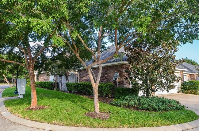 Foto del edificio - 242 Whispering Ridge Terrace