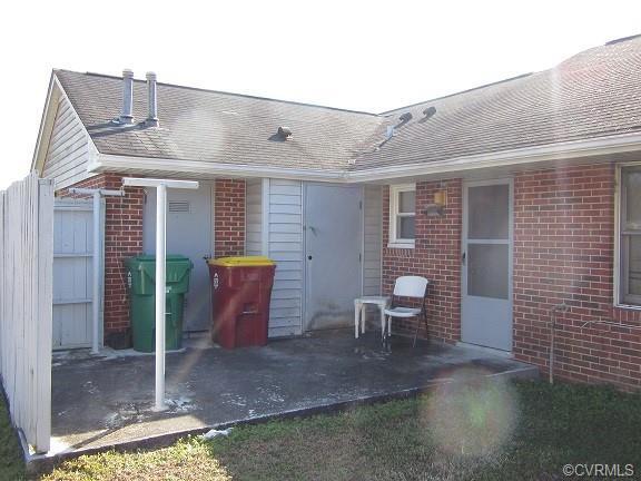 Building Photo - 626 Carter St
