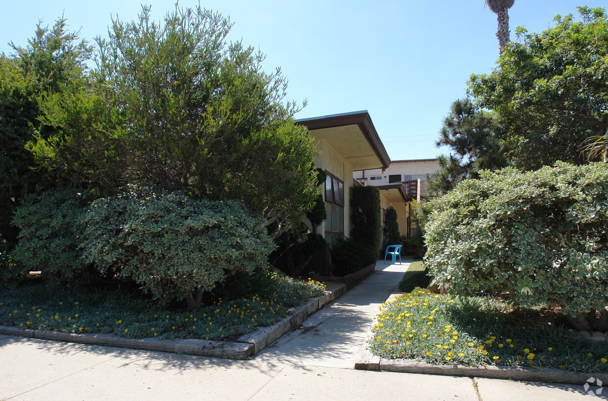 Building Photo - 941-947 Opal St