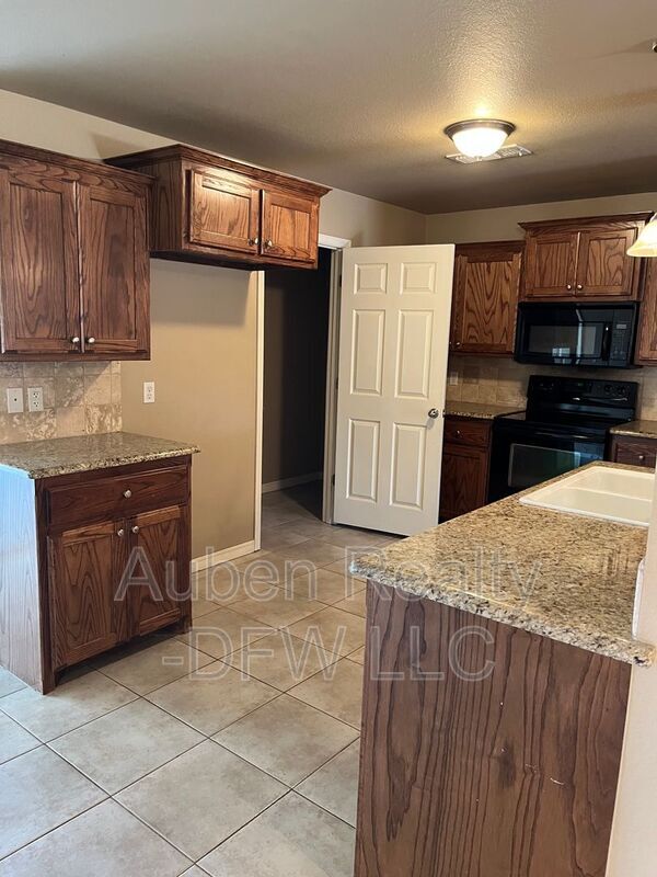 Building Photo - 2800 Steve's Way