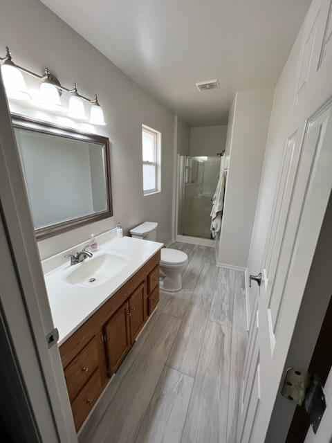Building Photo - 185 Redview Dr