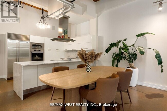 Building Photo - 43 Hanna Ave