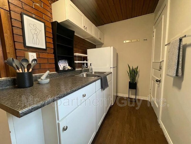 Building Photo - 12 Carrick Ave