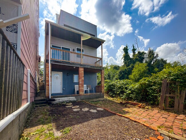 Building Photo - 49 Holt St