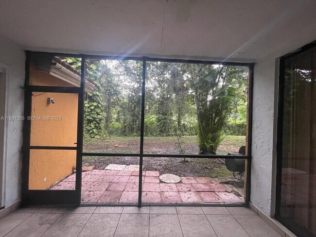 Foto del edificio - 3846 Coral Tree Cir