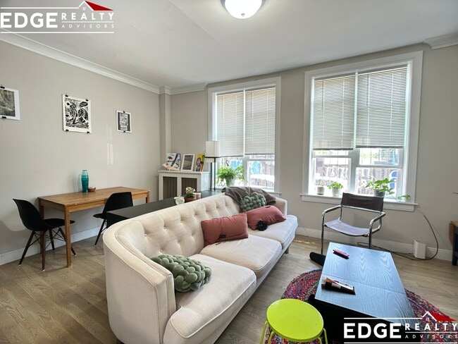 Building Photo - 78 Linden St