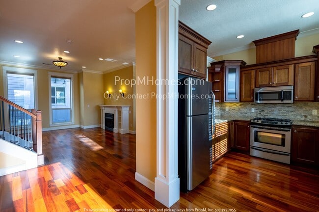 Building Photo - Gorgeous Humboldt Two Bedroom Townhouse In North Portland!