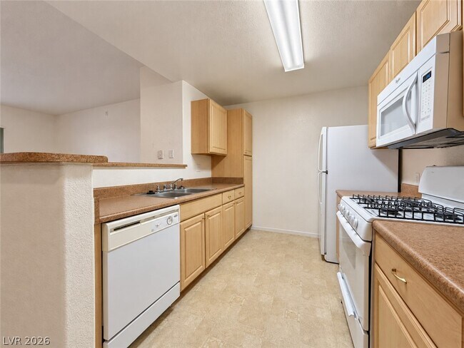 Building Photo - 8250 N Grand Canyon Dr