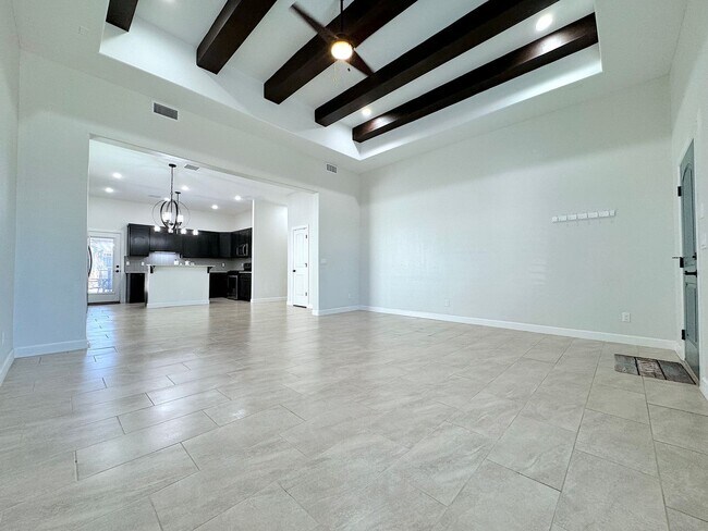 Building Photo - East El Paso 4 bed Refrig A/C with Gorgeou...