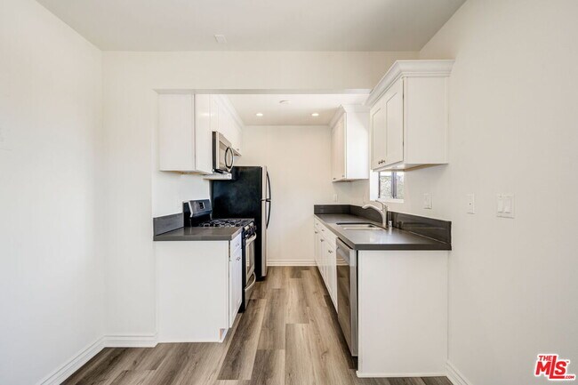 Foto del edificio - 7453 Haskell Ave