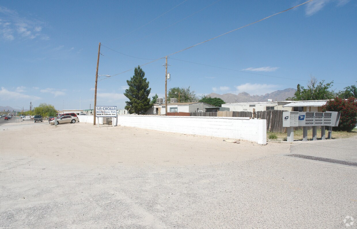 La Cholla Mobile Home Park Apartments in Tucson, AZ