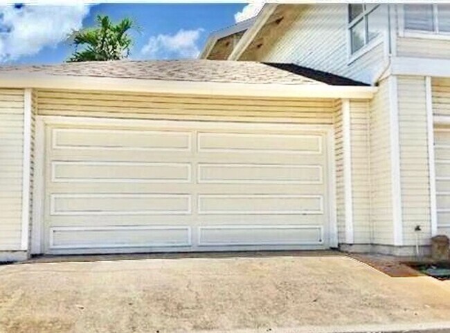 Building Photo - 2 bedroom 2 bath in the Arbors at Ewa Gentry. With 2 car garage!