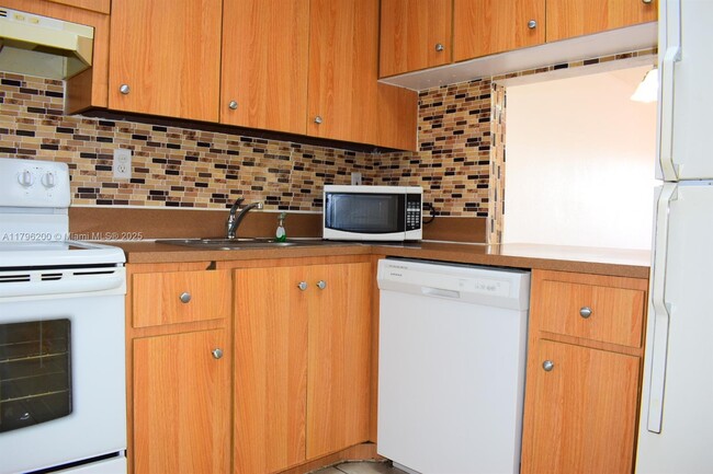 Foto del edificio - 10900 SW 104th St